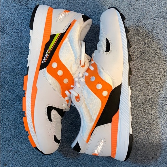 Saucony Other - Saucony Azura White, Orange & Black Shoes 10.5